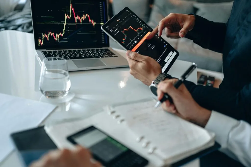 Google Finance AI: 7 Facts About Google's AI-Powered Finance Search 11 Google Finance AI 04 facts digital tablet