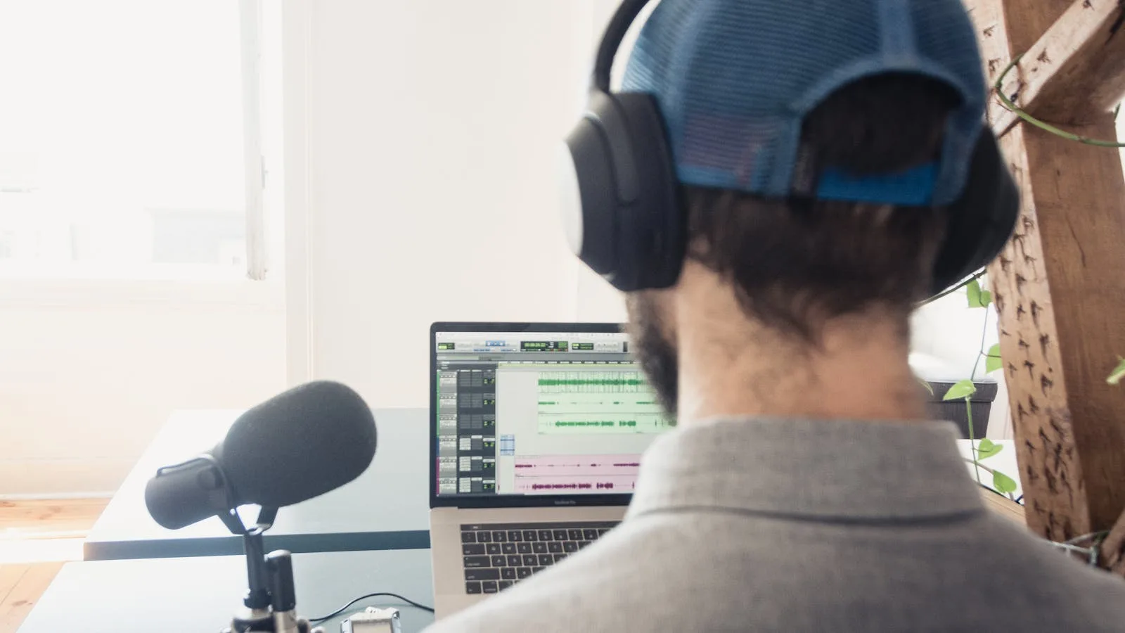 What Is Anymelo 01 featured music studio laptop
