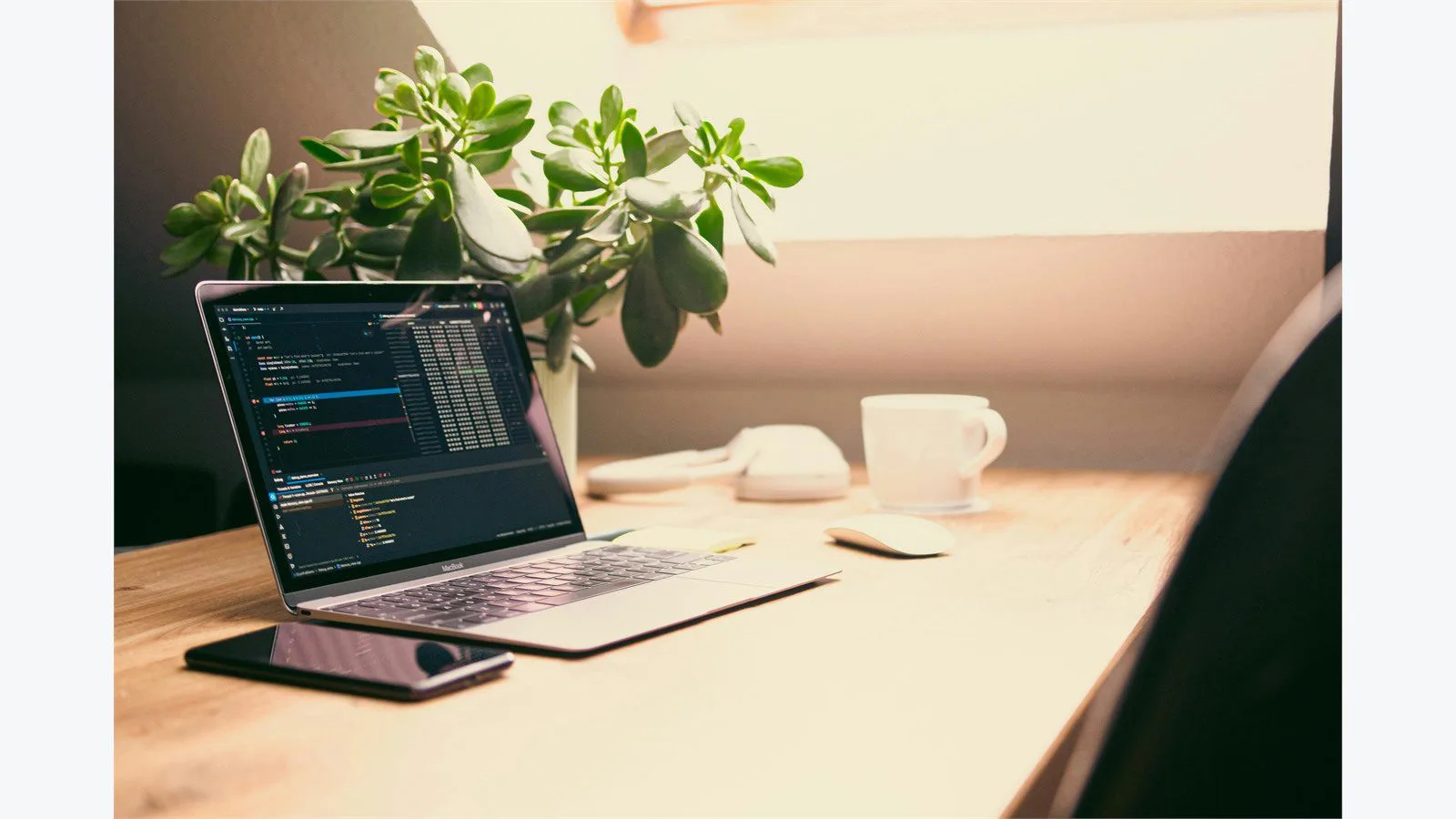 What Is Adobe FrameMaker? 7 Essential Facts for Beginners 13 Quiet home office workspace prepared for a new technical writing session