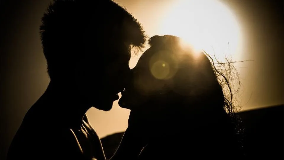AIKissfiy overview shown with a sunset kiss silhouette