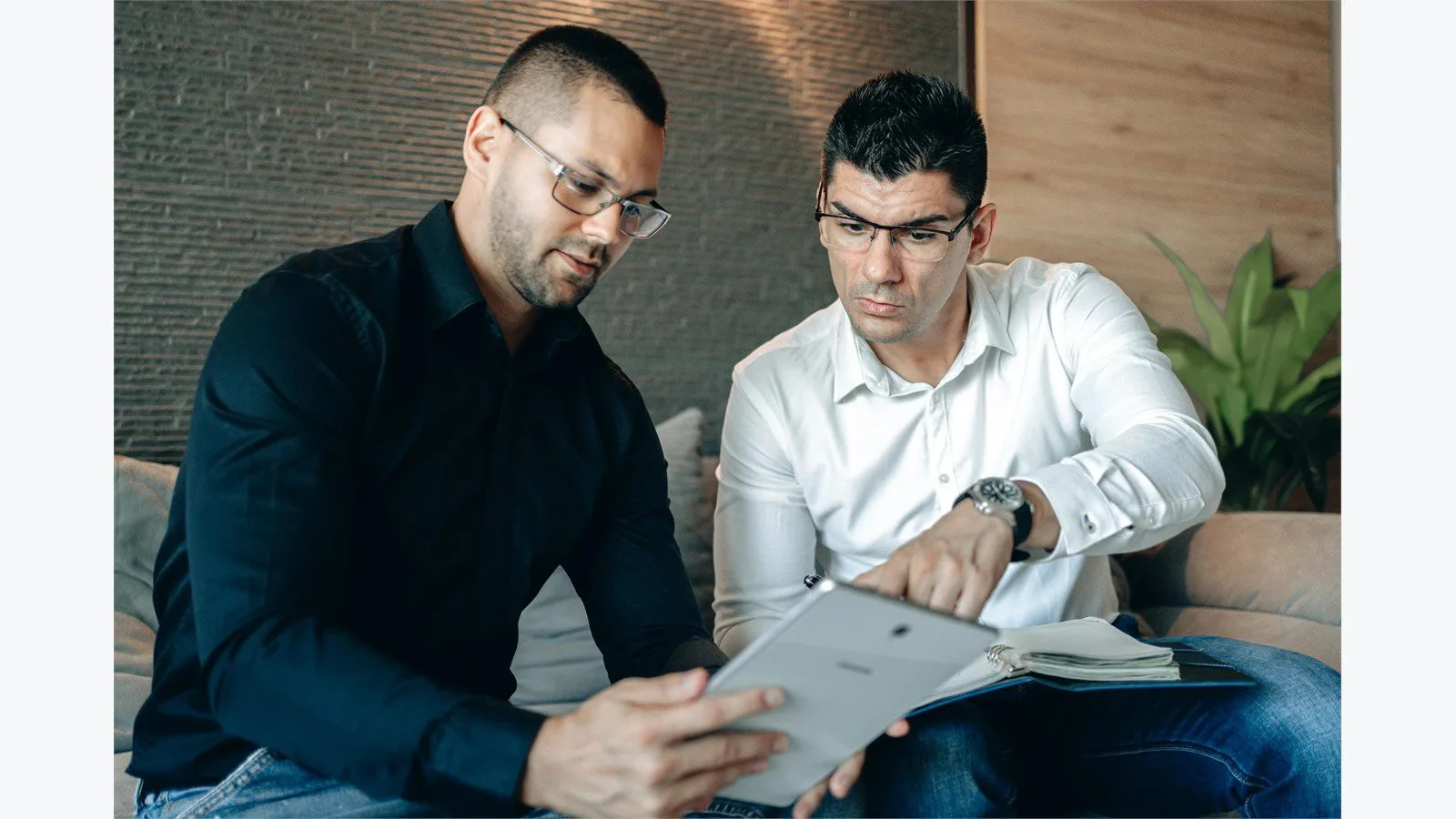 Developers reviewing a staged Java workflow on a tablet while discussing composition