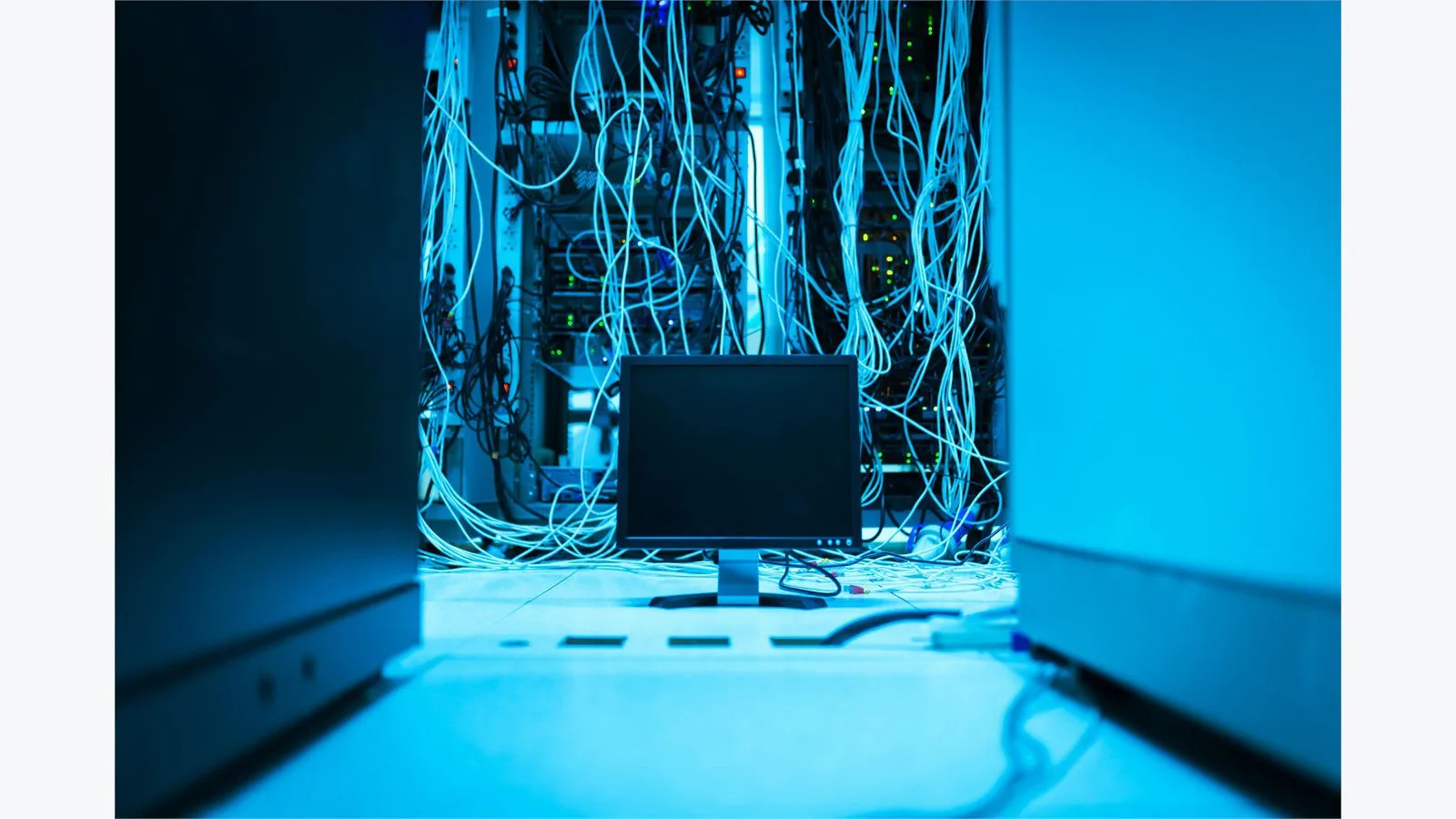 Monitoring screen and network hardware used to tune Java service throughput