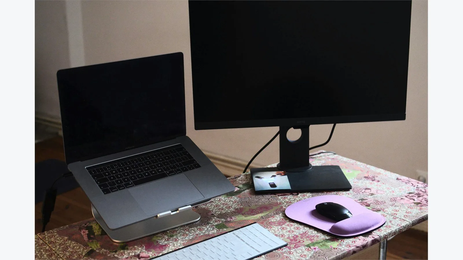 Clico Review: 7 Smart Wins for Browser-First Writing 12 Clico features concept with a laptop and monitor setup on a modern workspace desk