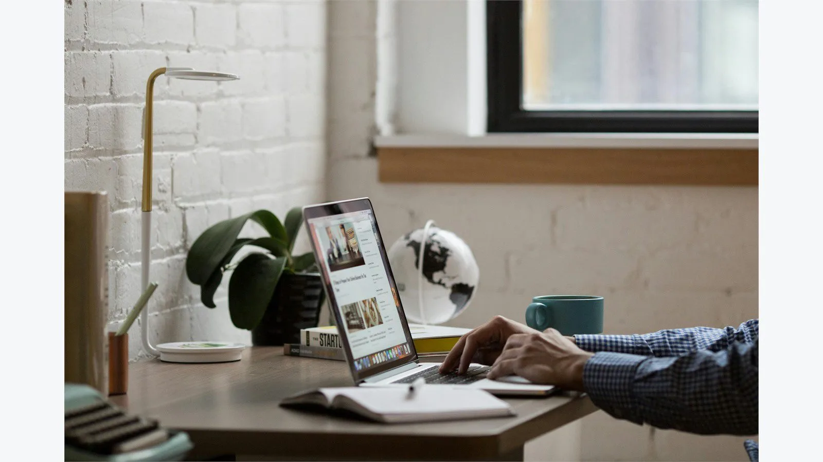 Clico Review: 7 Smart Wins for Browser-First Writing 11 Clico browser assistant concept with a focused laptop user working at a desk