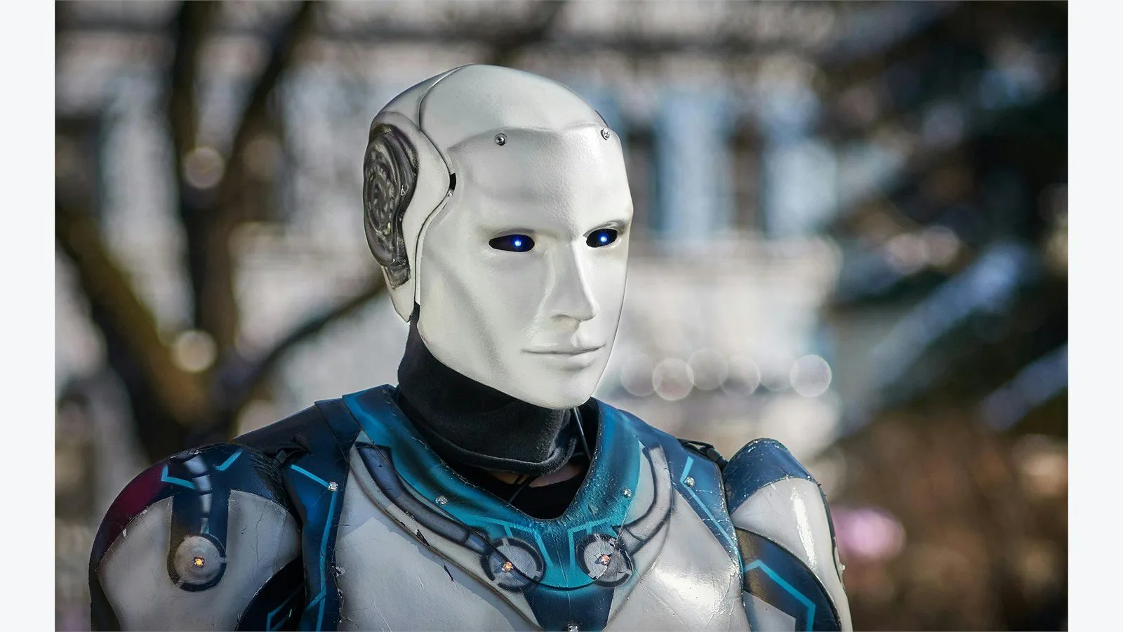 DeepSeek V4 Preview: 5 Powerful Frontier Signals 12 Humanoid robot close-up illustrating the competitive frontier race in AI models