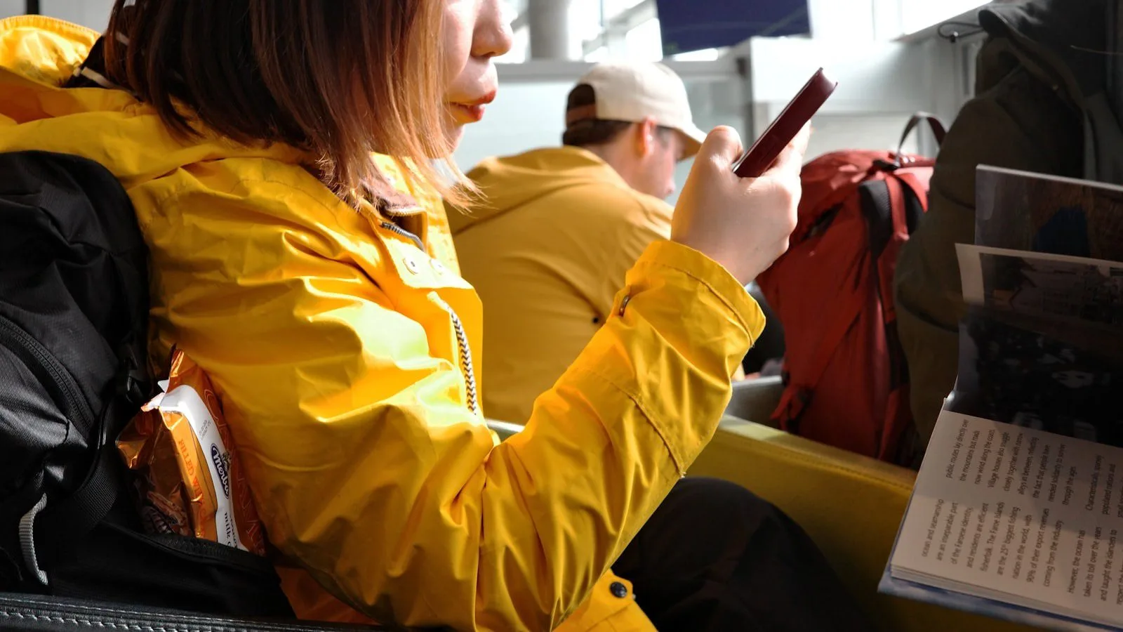 Noscroll AI: 7 smart ways to beat doomscrolling 11 Noscroll AI doomscrolling concept with a person reading a phone alert while waiting in public