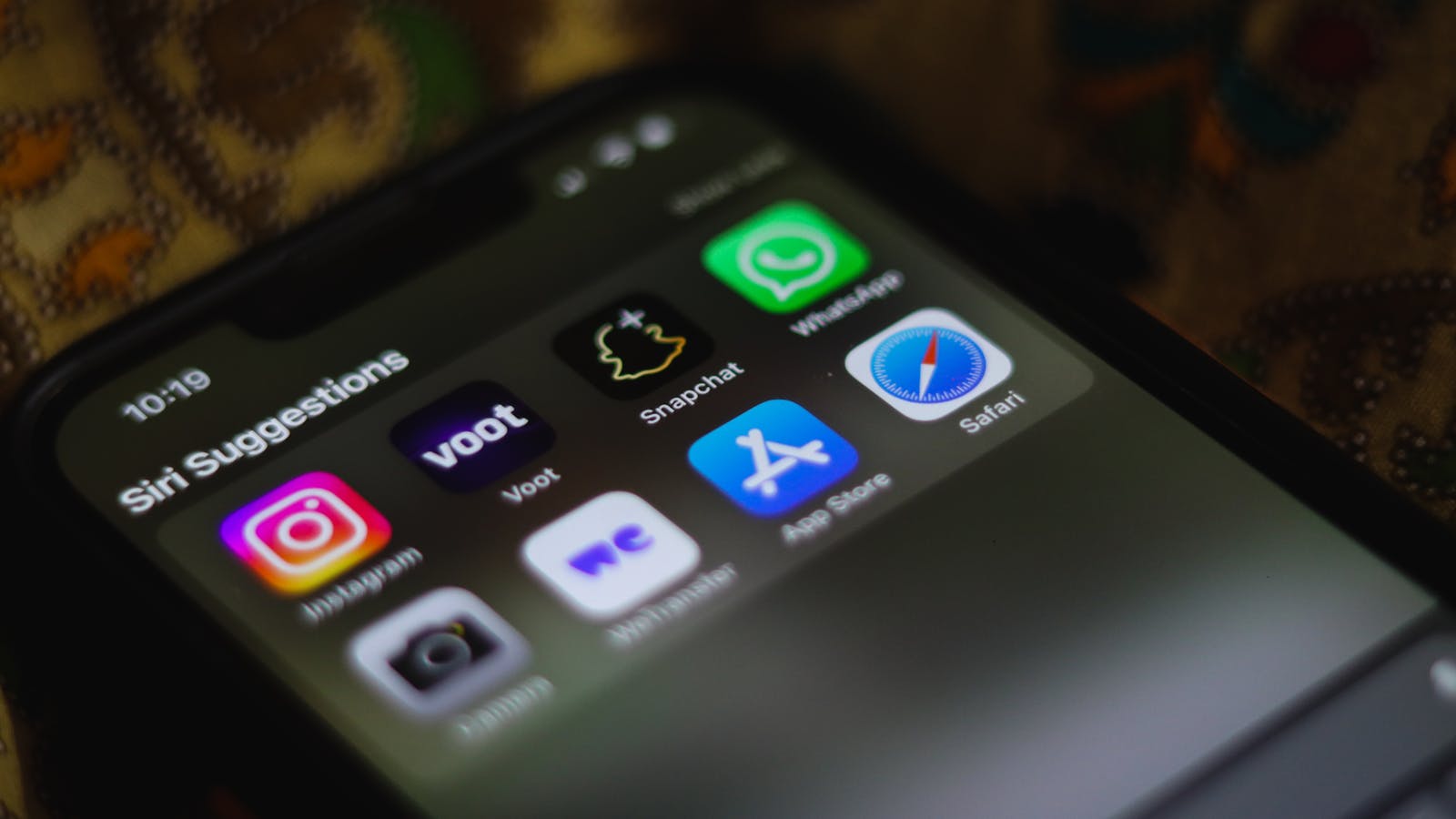 OpenAI Phone Rumor: 7 Powerful App-Replacing Lessons 17 Smartphone app grid representing AI agents replacing traditional mobile apps