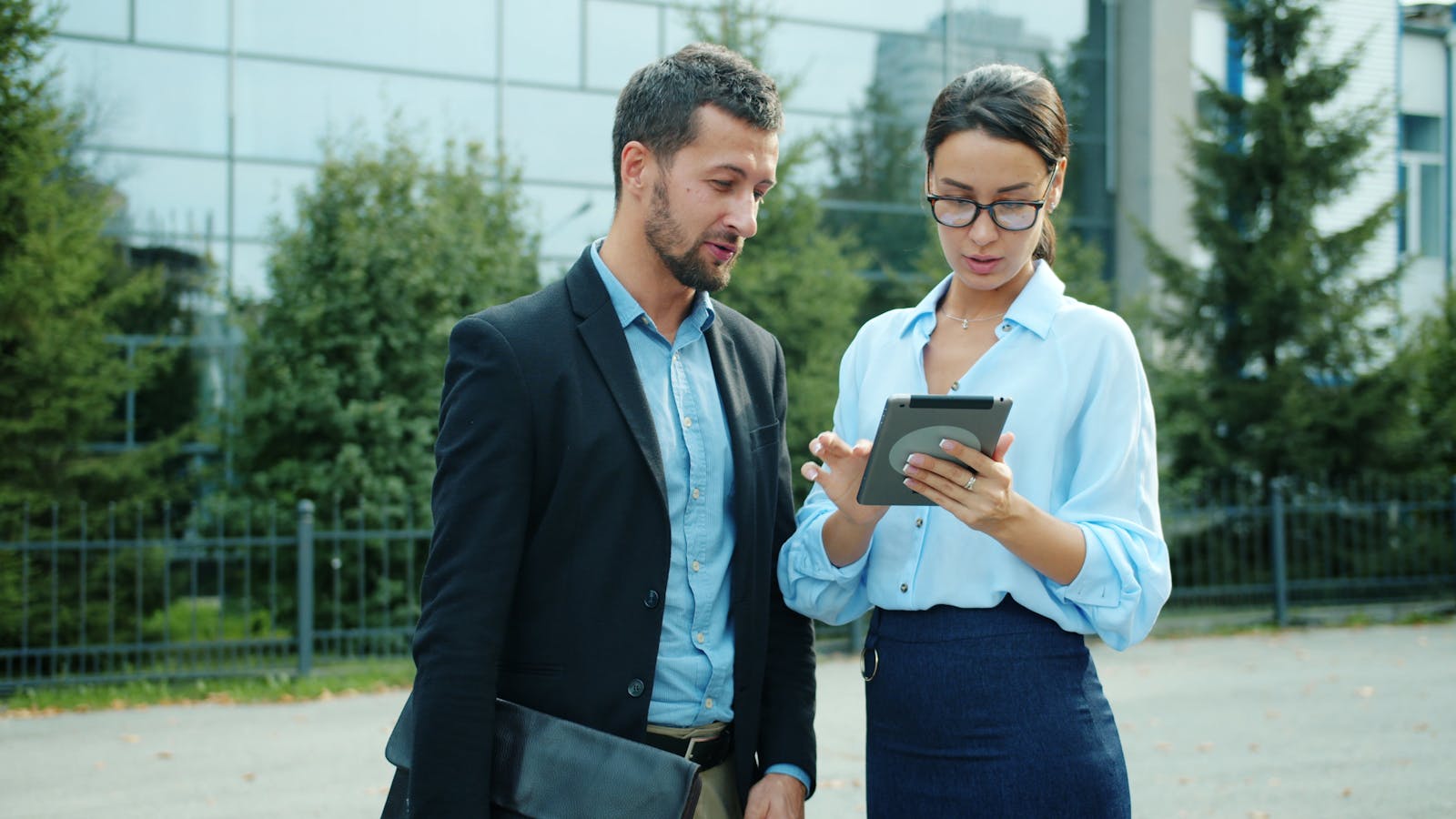 Predictive Self-Healing: 7 Powerful AIOps Fixes for IT 20 technology leaders planning a 90 day predictive self-healing roadmap on a tablet