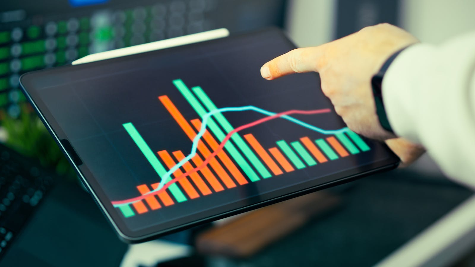Zero-Touch IT: 8 Powerful Ways to Cut Helpdesk Load 12 Zero-Touch IT metrics dashboard showing helpdesk ticket automation and resolution trends